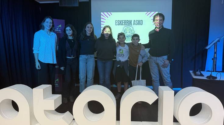 Bigarren deialdira begira