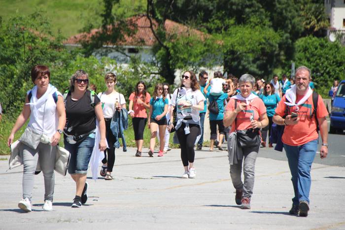 Eskuak batuta, desio bakarre 65 1528640959552