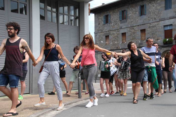 Kuadrilla eguna, termometroa 44 1530369690874