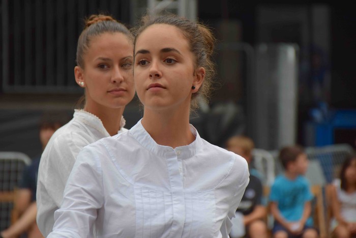 Soka dantzak jende ugari bildu du Errebote plazan - 30