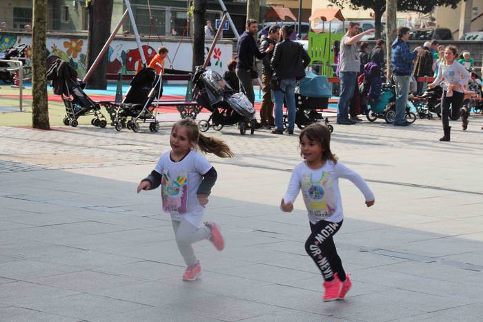 Txikienek eman diote hauspoa 22 1555155534471