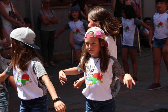 Tripa beteta, dantzan pasa d 54 1563205342722