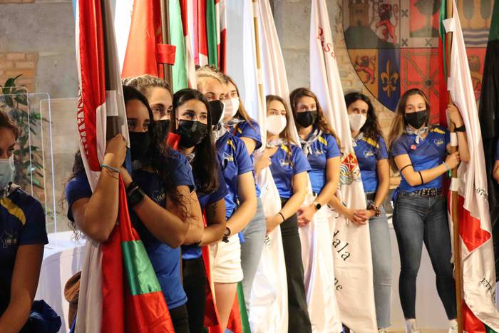 Tolosa urdinez jantzi da 10 1632073493902