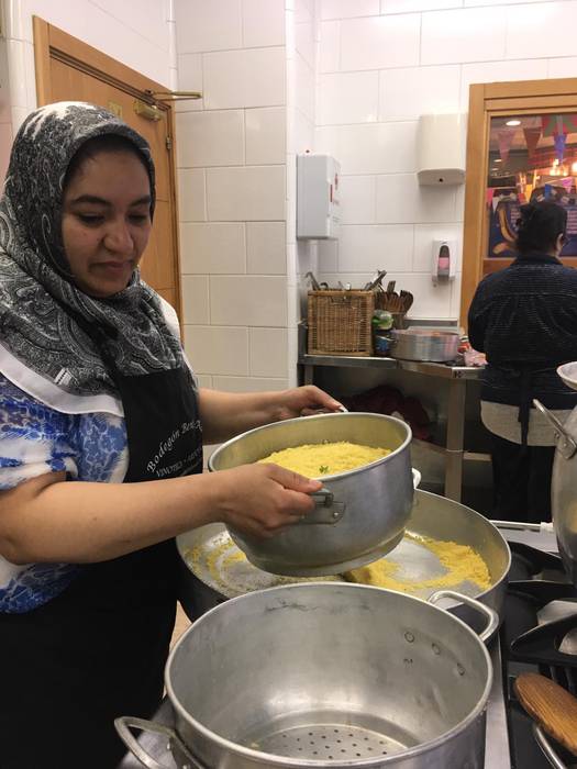 Jatorri ezberdinetako emakum 22 1560617137724