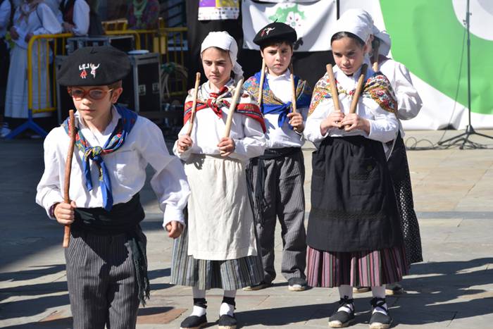 Dantzari txikiak, goizeko pr 93 1491666947027