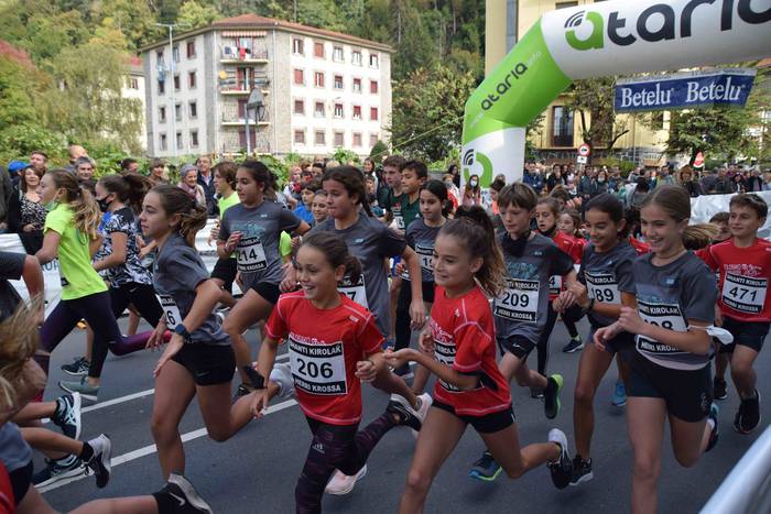 Gozatu egin dute txikienek S 42 1634039494762