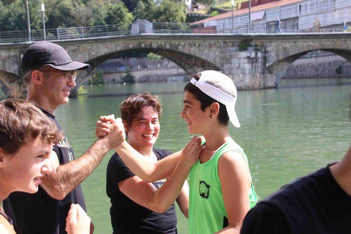 Arraunean, elkartasunez 212 1568480117396