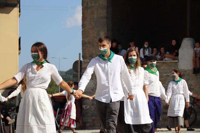 Berriro ere elkarri eskutik  31 1632576979087