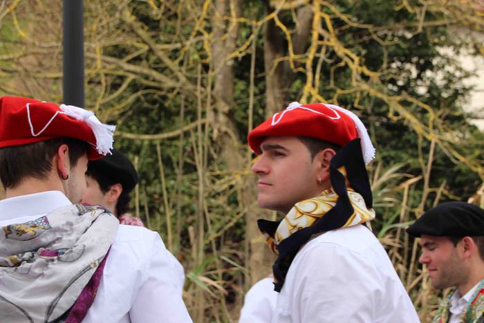 Ajerik gabe, makila eta lau  39 1551617970566