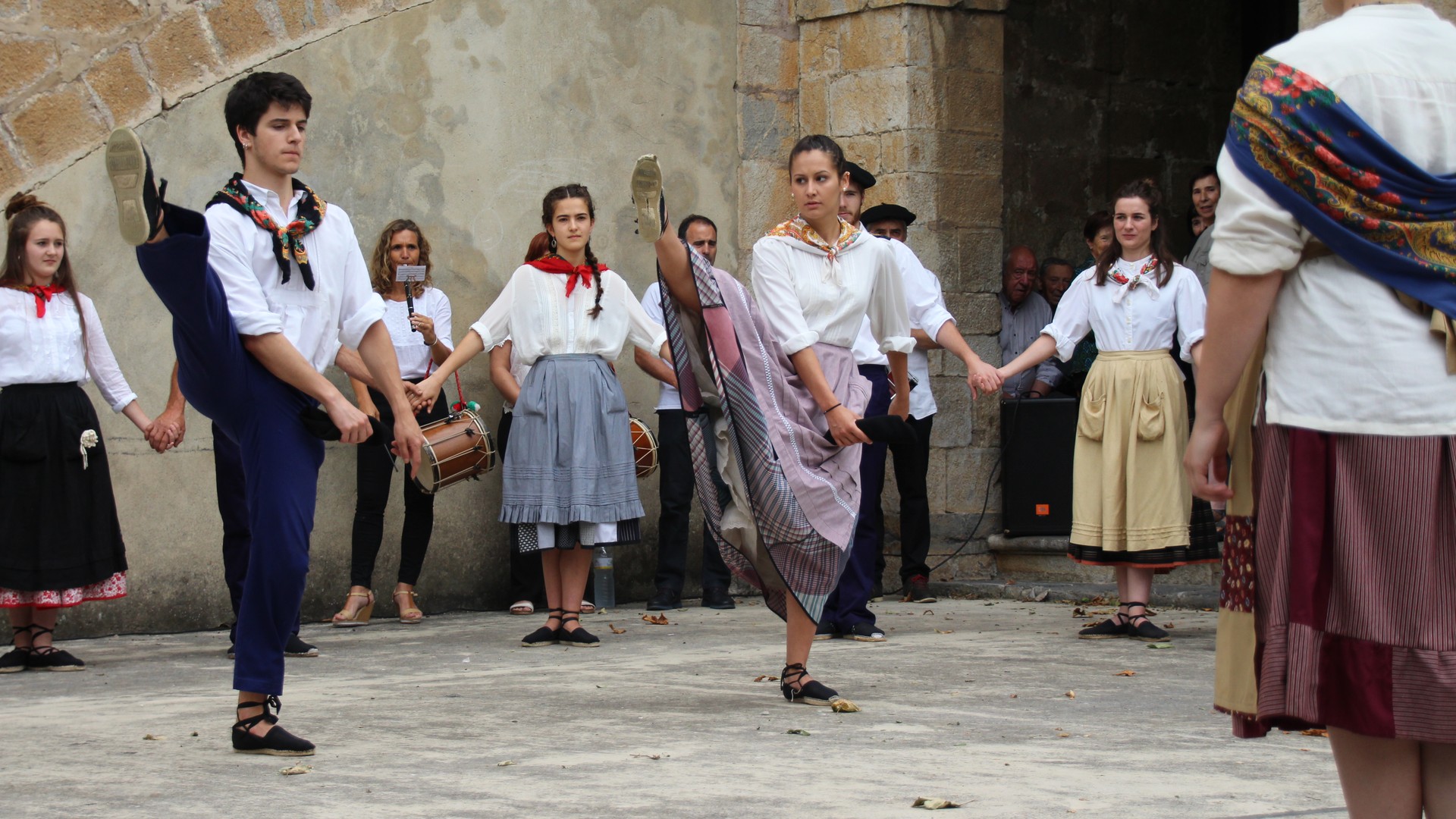 Herriaz harro: Asteasuko festen aje gozoa