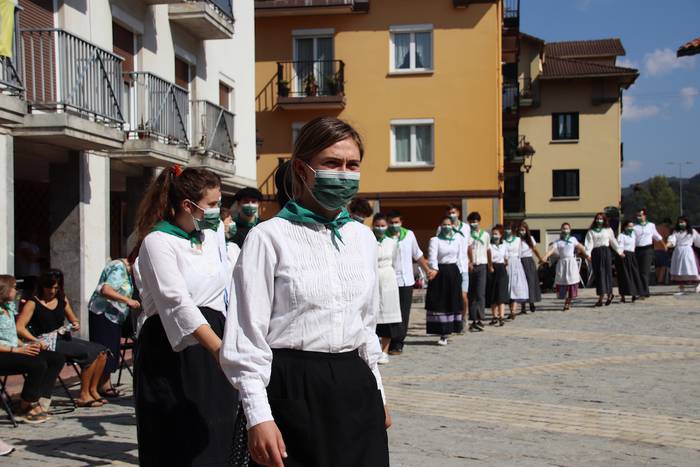 Berriro ere elkarri eskutik  9 1632576976522