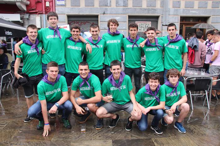 Egunari kolorea jarri diote  16 1529152487066