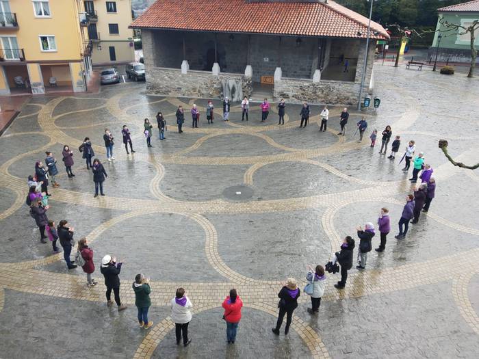 Irurako emakumeek plaza hart 3 1552054782946