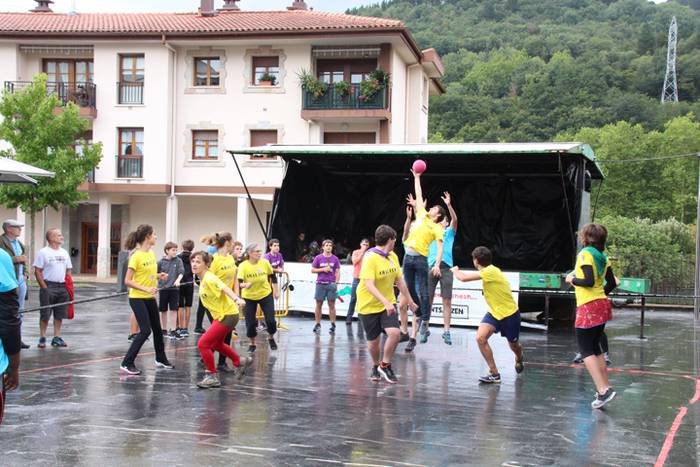 IKAZTEGIETAKO FESTAK 2017. B 25 1502386529208