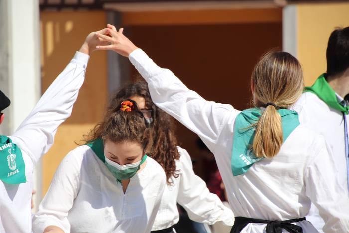 Berriro ere elkarri eskutik  25 1632576978424