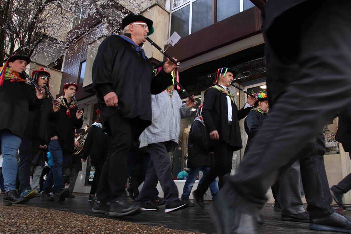 Ozen entzun dira txistularie 78 1551449193172