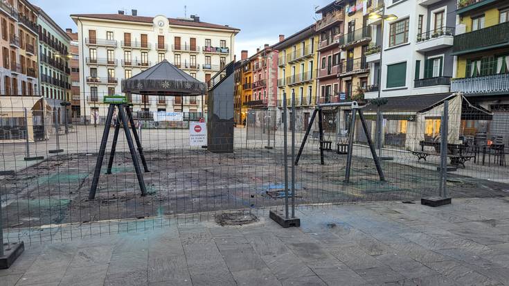 San Esteban auzoko eta Plaza Berriko haur parkeak berritzen ari dira