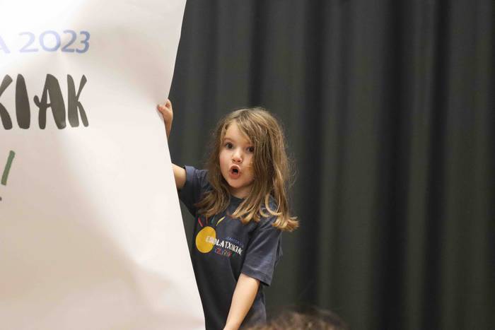 Eskola Txikien Festako logo  27 1668190214625