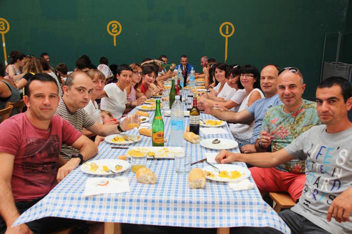 Lagunartean elkartzeko aitza 6 1503669082015