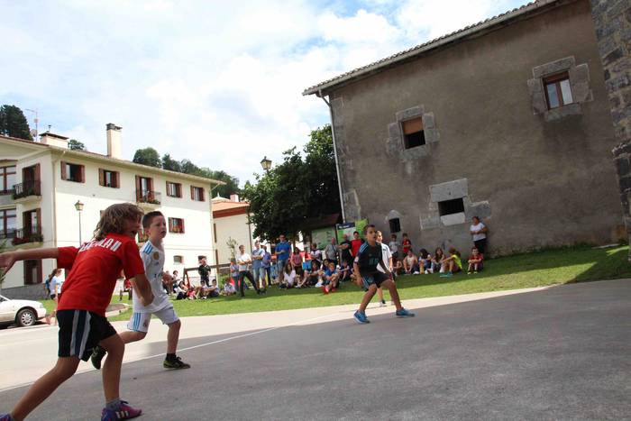 Frontoi Zaharrari, pilotari  1 1532187552150