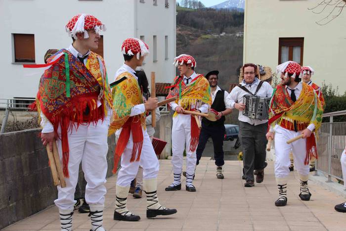 Lo zegoena, esnatu dute Abal 49 1551613857375