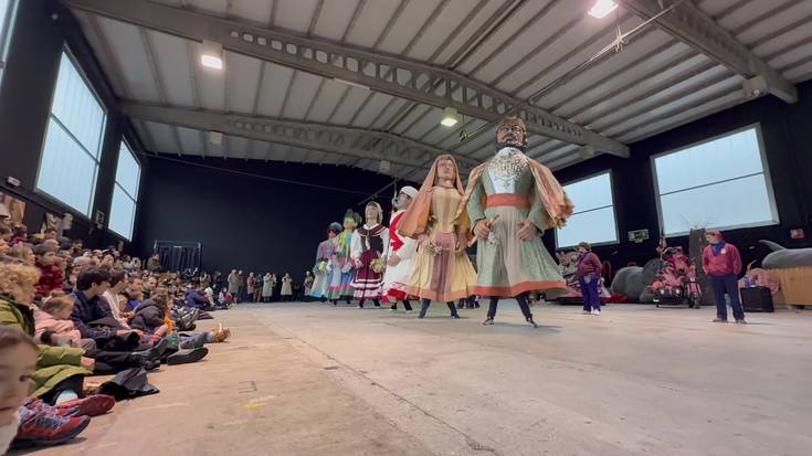 Erraldoiak dantzan Ferialekuan