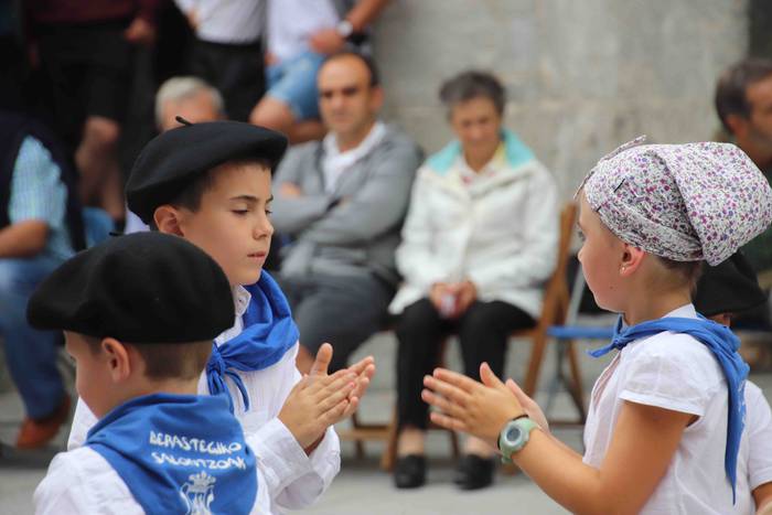 Dantzak, txistuak eta trikit 28 1565549084748