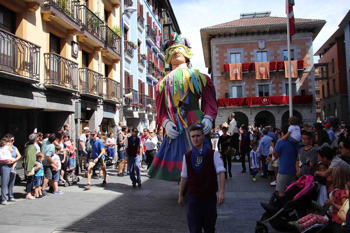 Erraldoiak eta buruhandiak T 30 1561218578847