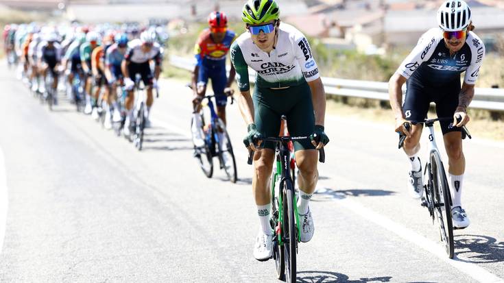 Gorka Sorarrainek hitzarmena luzatu du Caja Rural-Seguros RGA taldearekin