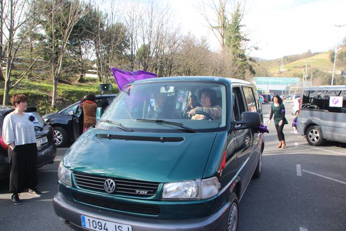 Martxoak 8 kotxe karabana 9 1520507999111