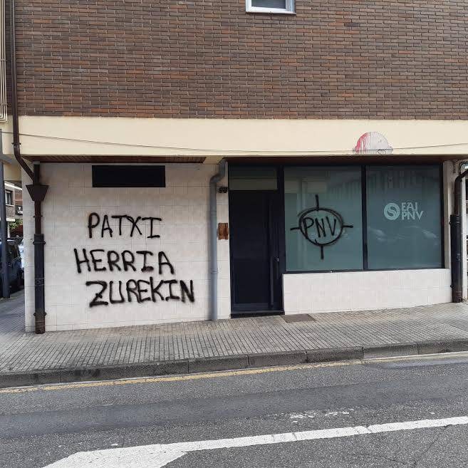 Amasa-Villabonako udal gobernuaren oharra, EAJko egoitzan egindako pintaketen aurrean
