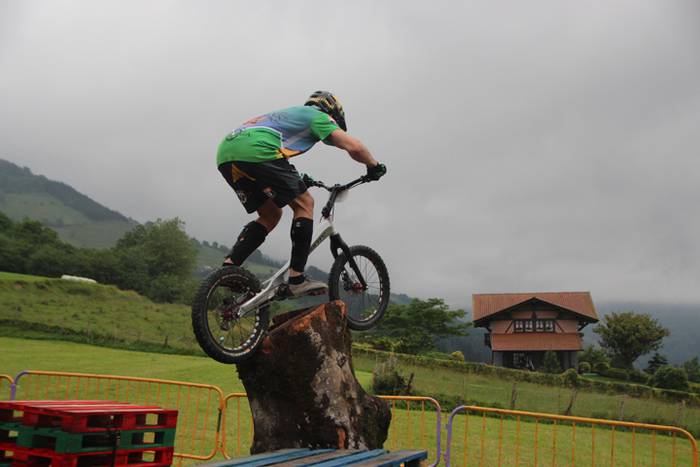 Erakustaldi batekin hasi dir 34 1496515132417