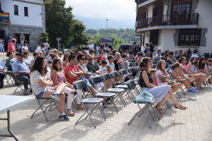 Zizurkil goiko festak trikit 5 1534357902102