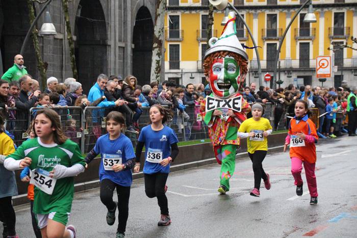 700 haur inguru XXXI. Ero Et 155 1516542797628