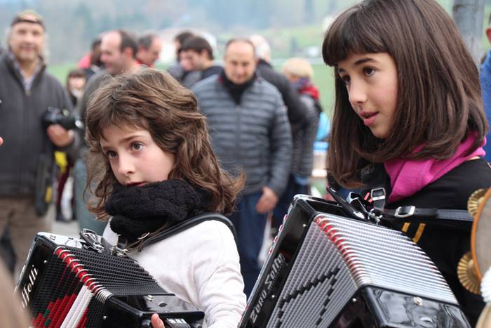 Azoka eguna Altzon 24 1481457292889