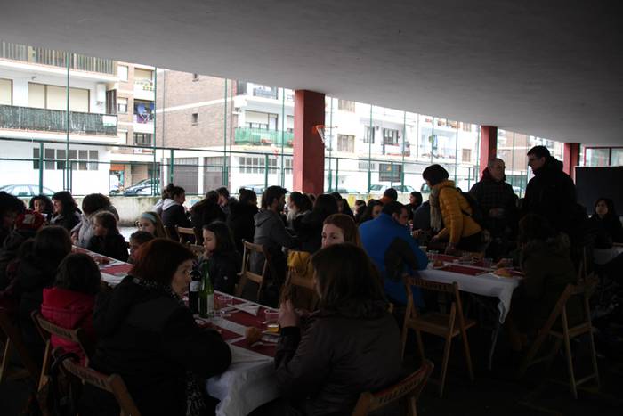 Dantzari eguna Villabonan 12 1521382788379