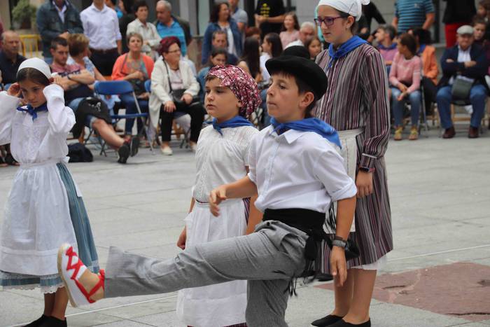 Dantzak, txistuak eta trikit 25 1565549082937