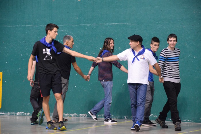 Dantzaren sokak lotuta - 15