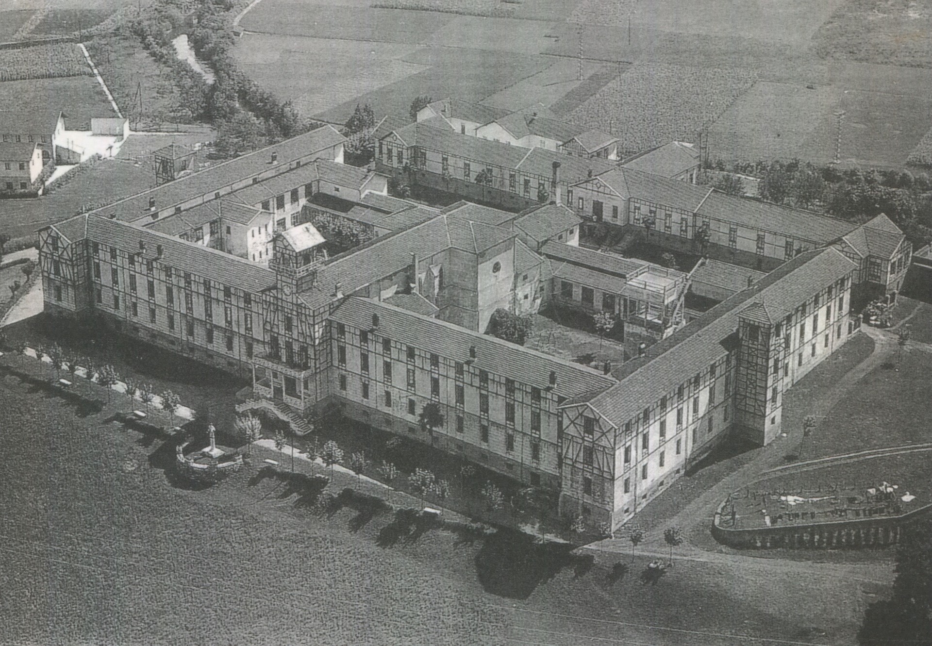 Herriko eraikin ikusgarrienetakoa