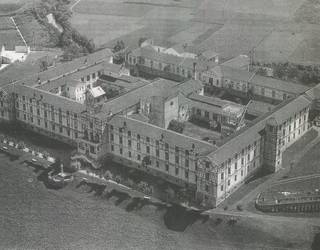 Herriko eraikin ikusgarrienetakoa