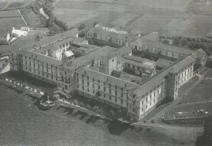 Herriko eraikin ikusgarrienetakoa