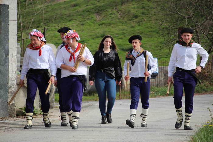 Ajerik gabe, makila eta lau  15 1551617806767