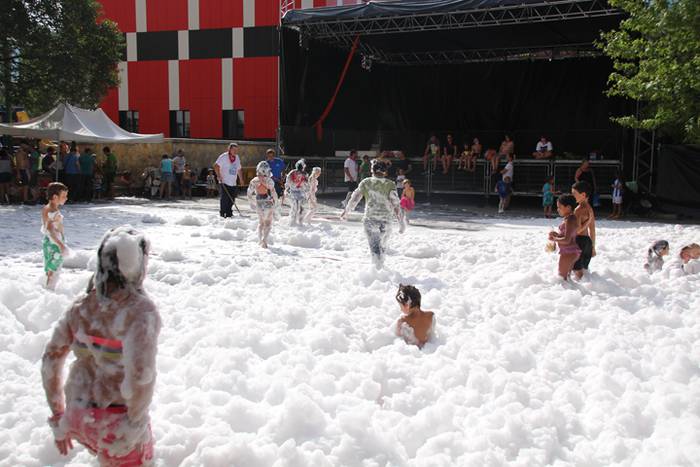 Zirkuaren aparretan murgilduta 13 1473012473003