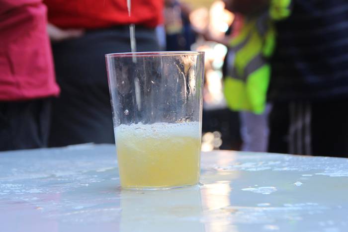 Haurrak jolasean, helduak jan eta edanean 62 1468672416470