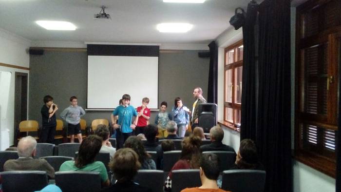 BERTSO-ESKOLETAKO IKASLEEK KURTSO AMAIERAKO BERTSO SAIOAK ESKAINI DITUZTE