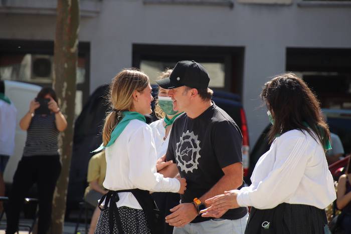 Berriro ere elkarri eskutik  74 1632576984109