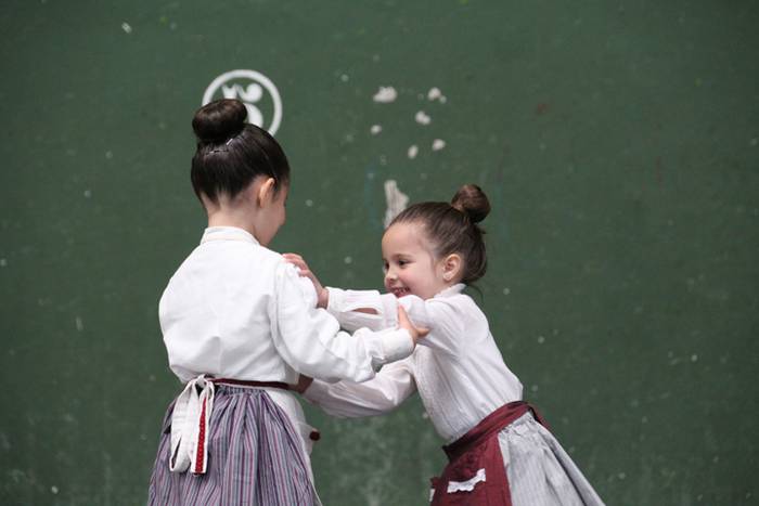 Bukalaik dantzari txikiz bet 27 1525522088018