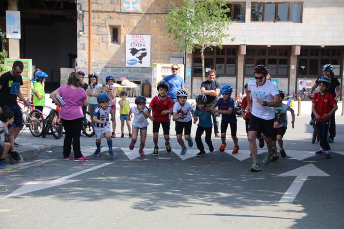 Bizikletan eta korrika ibili 12 1526819651637