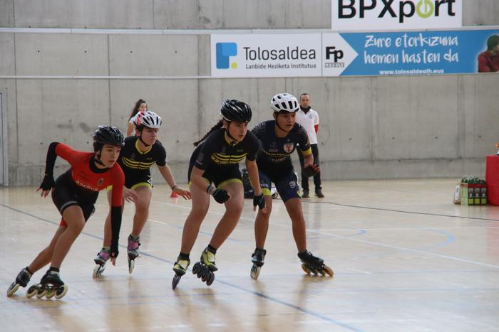 Patinaje lehia eta ikuskizuna, Usabal kiroldegiko parket zoruan