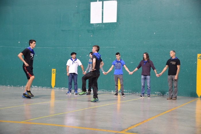 Dantzaren sokak lotuta - 20